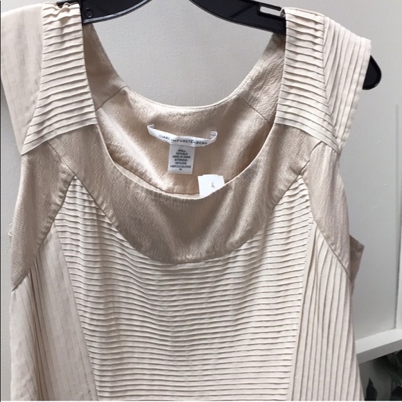 Diane Von Furstenberg 100% silk sleeveless blouse - Picture 3 of 4